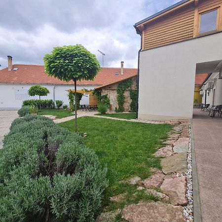 Kossuth Apartmanhaz Tata Extérieur photo