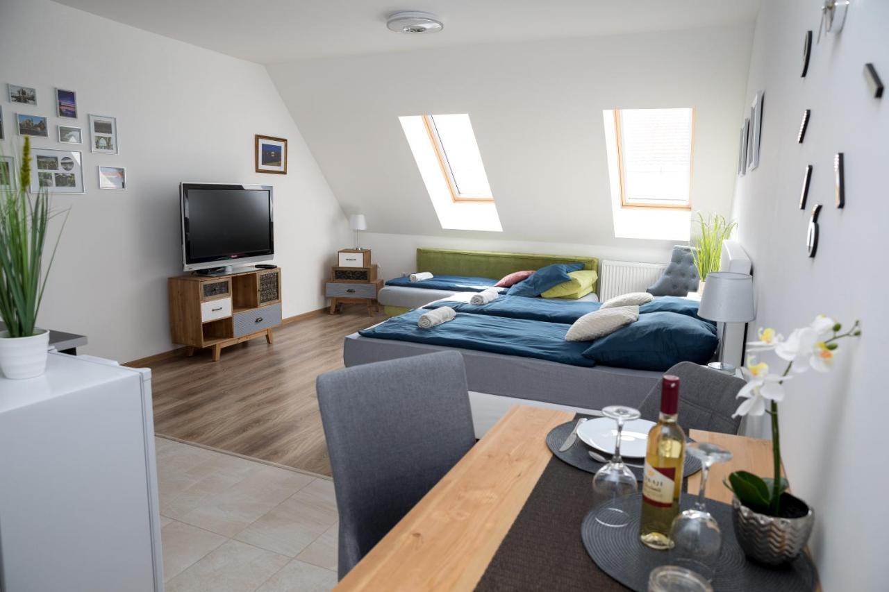Kossuth Apartmanhaz Tata Extérieur photo