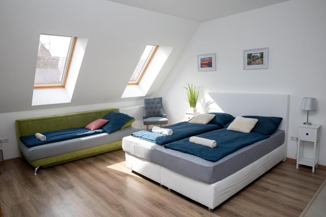 Kossuth Apartmanhaz Tata Extérieur photo