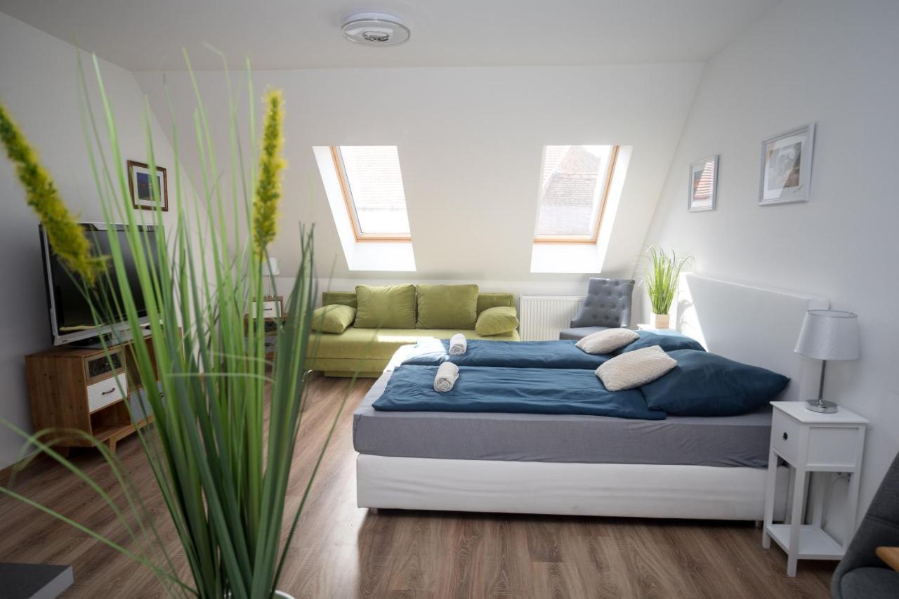 Kossuth Apartmanhaz Tata Extérieur photo