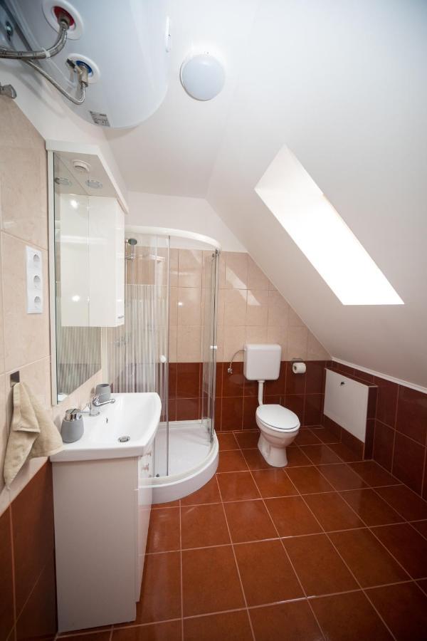 Kossuth Apartmanhaz Tata Extérieur photo