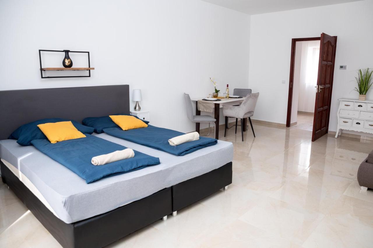 Kossuth Apartmanhaz Tata Extérieur photo