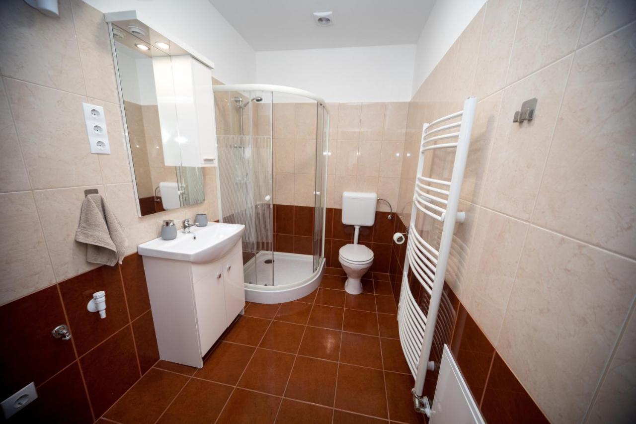 Kossuth Apartmanhaz Tata Extérieur photo