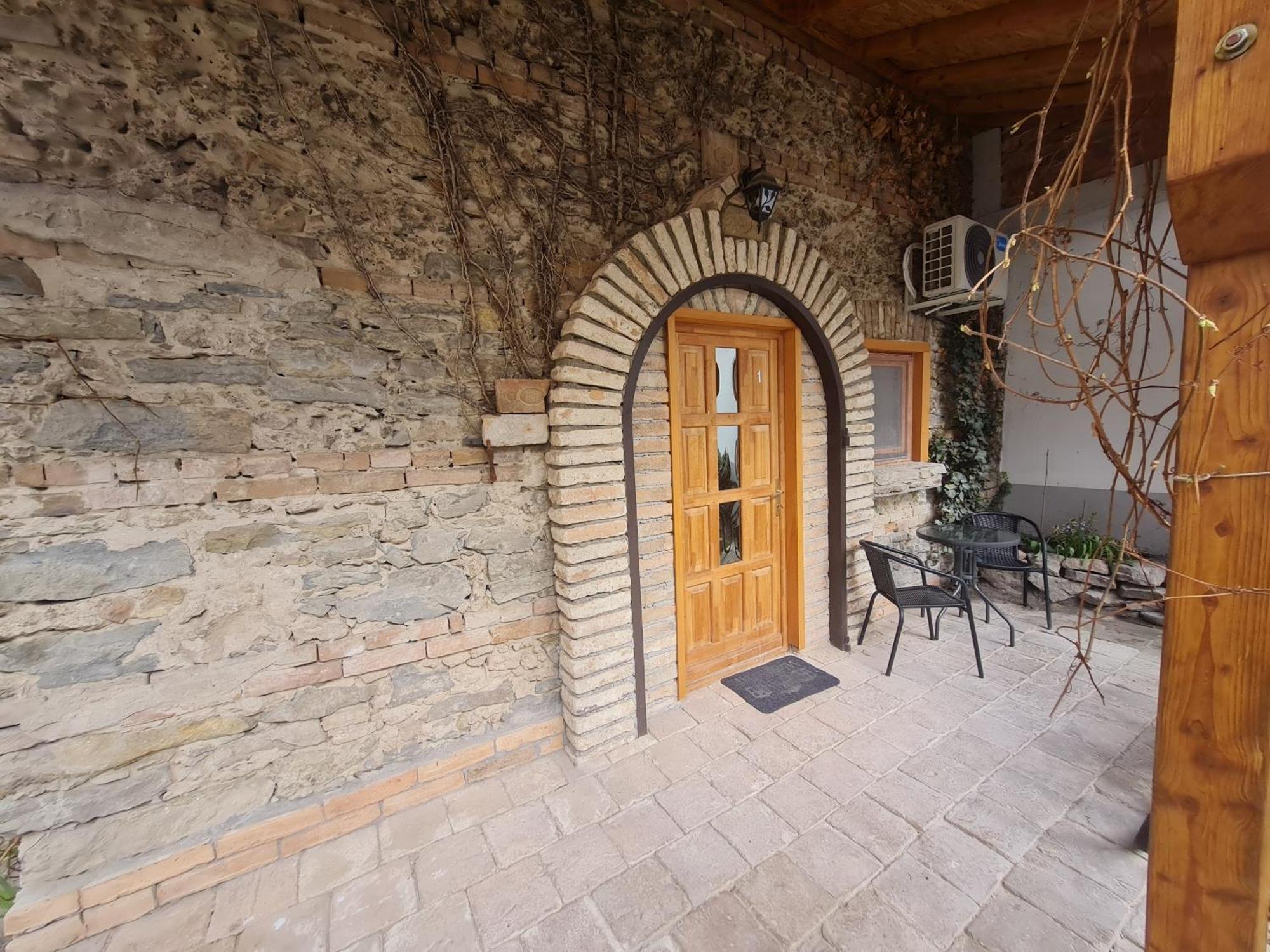 Kossuth Apartmanhaz Tata Extérieur photo